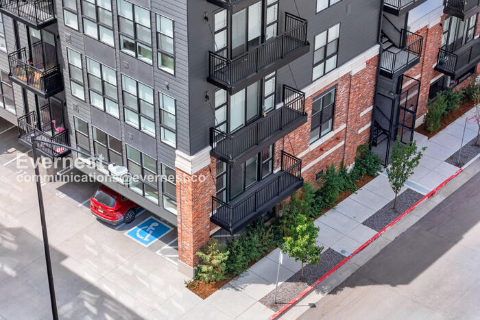 Building Photo - 3500 S Corona St