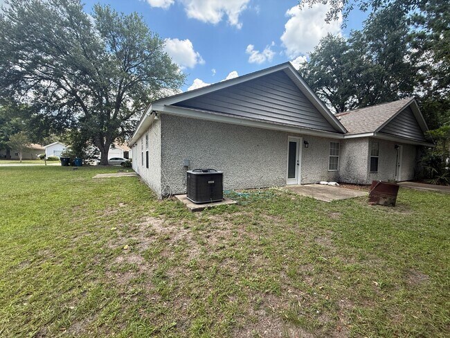 Building Photo - 221 Millcrest Dr