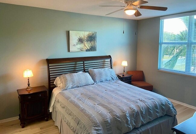 Building Photo - 802 W Windward Way