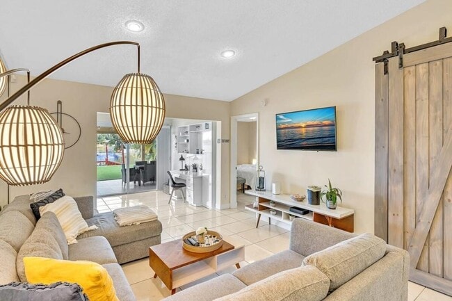 Building Photo - Beautiful 3-Bedroom, 2-Bath Villa with Lak...