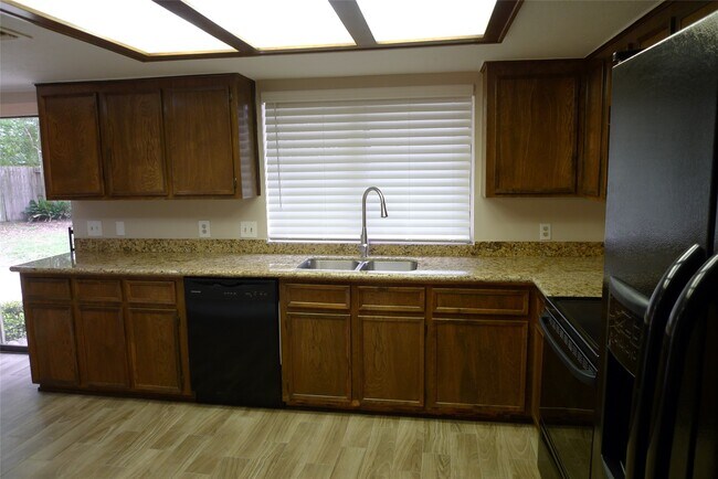Building Photo - 14223 Whitecross Dr