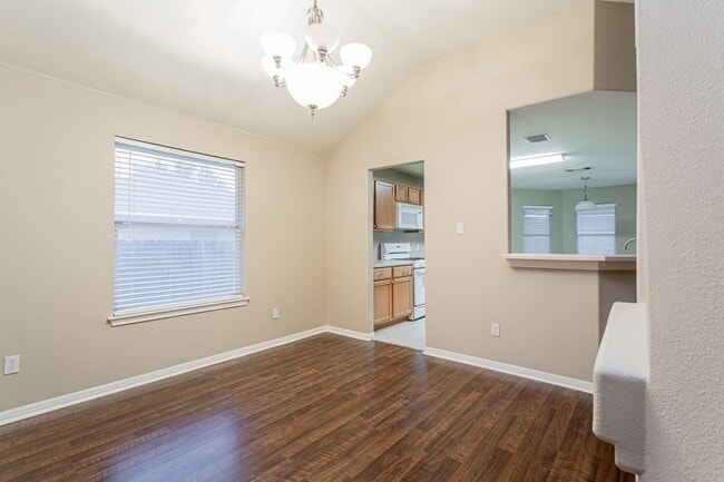 Building Photo - Charming 4-Bedroom, 2-Bath Home with Moder...