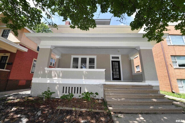 Building Photo - 1027 N University St