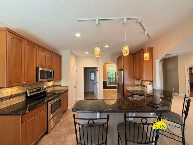 Building Photo - 213 Golf Course Dr