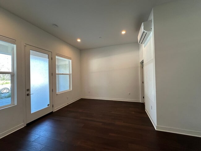 Building Photo - Winslow Complex Gem