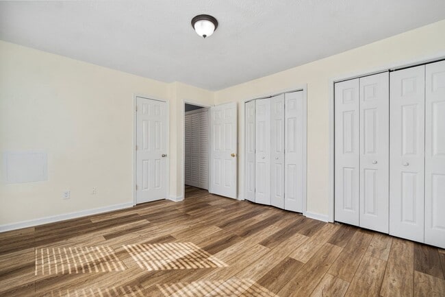 Building Photo - Yorktown Living