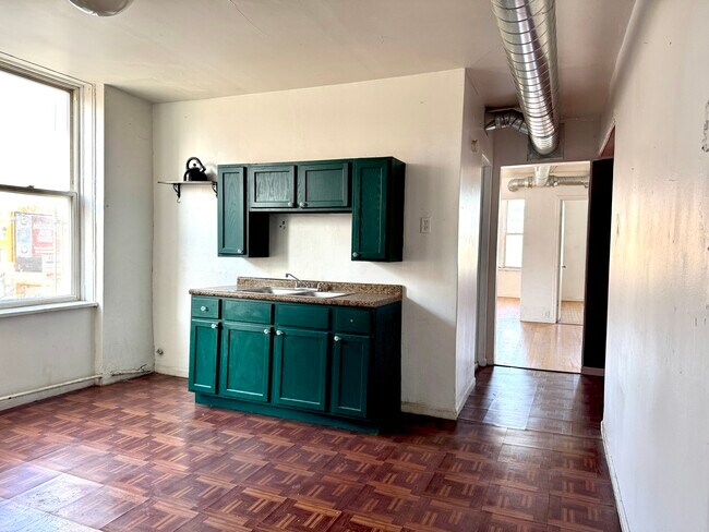 Building Photo - 3623 W North Ave