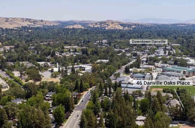 Building Photo - Beautiful 2 Bed, 2 Bath Single Story Condo...