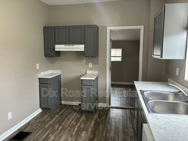 Building Photo - 715 Lorain Ave