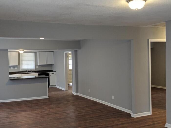 Building Photo - 1516 Oakwood Ave NE