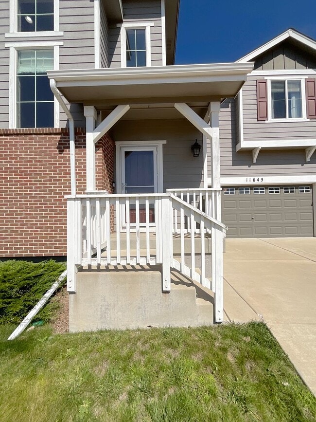 Building Photo - 4 Bedroom Home Available Near Voyager Pkwy...