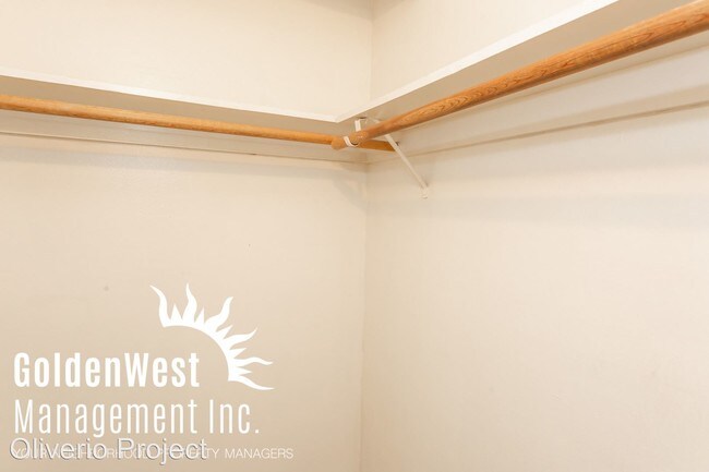 Building Photo - 910 E Marlette Ave