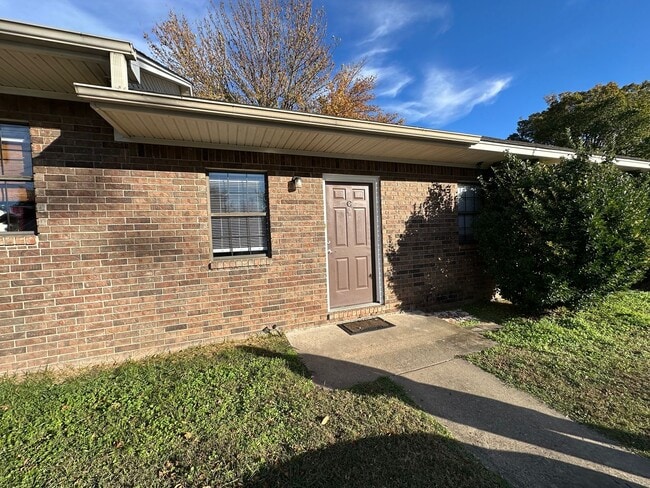 Primary Photo - 1402 N Hartford Ave