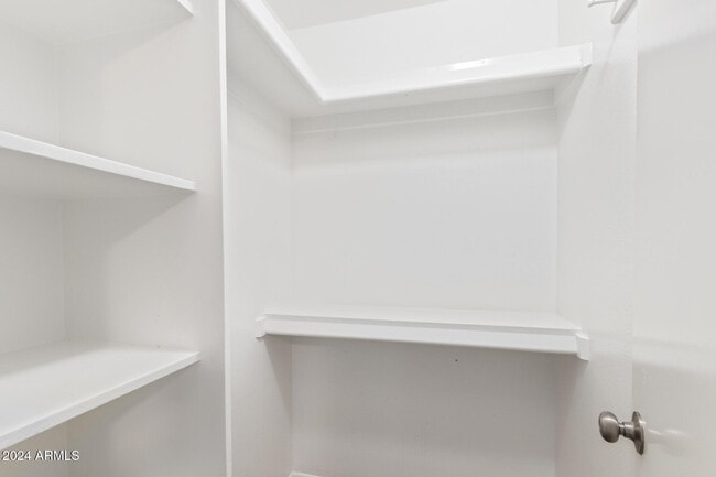 Building Photo - 511 W Blackhawk Dr