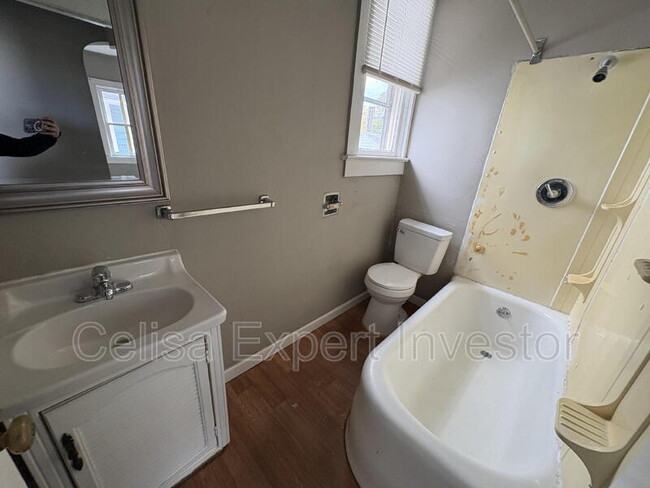 Building Photo - 4013 Hoagland Ave