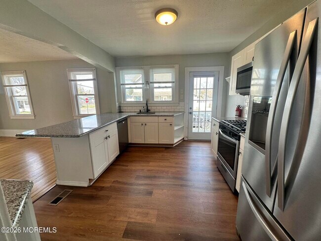 Building Photo - 4 Spring St