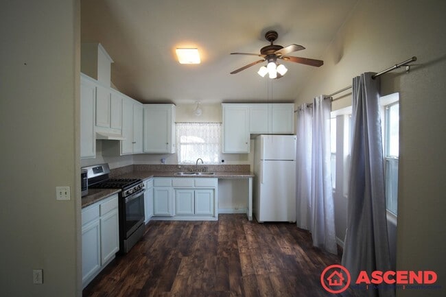 Building Photo - Lovely Home in East Bakersfield!