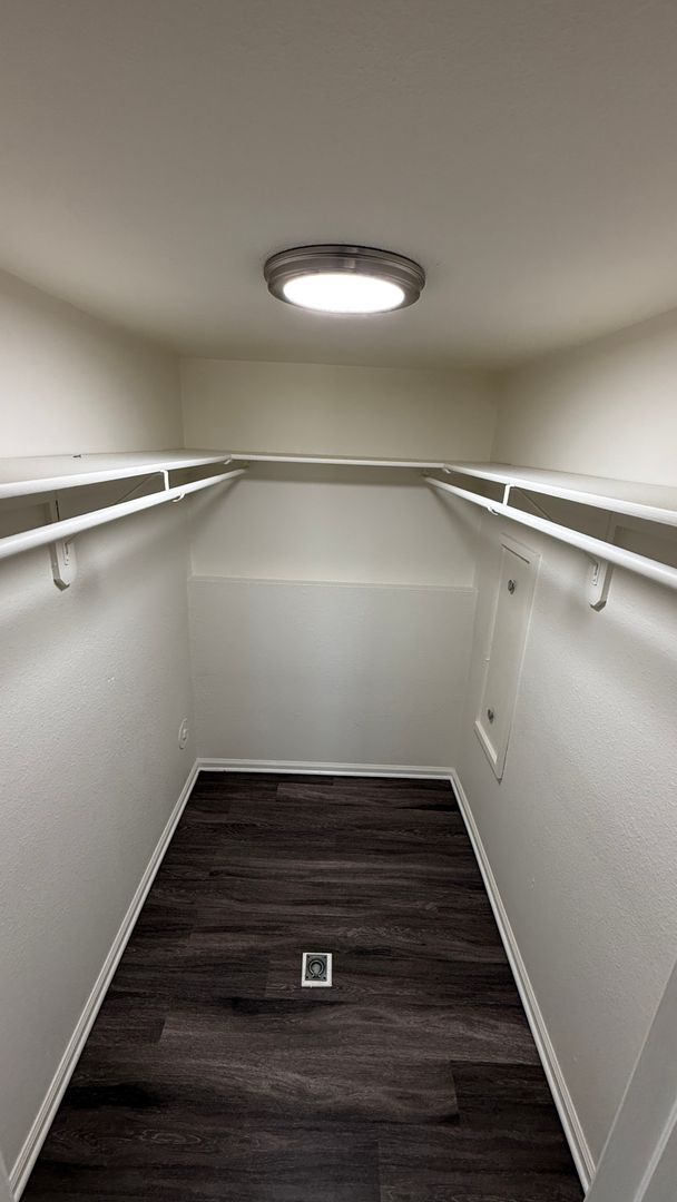 Building Photo - 2-Bedroom, 2-Bath Condo Near City Center i...