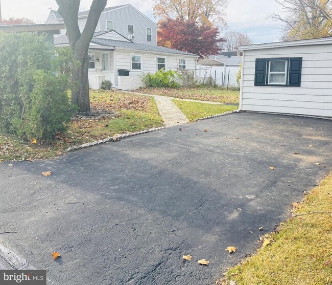 Building Photo - 126 3rd St