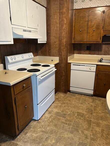 Building Photo - 2945 Rollingwood Dr
