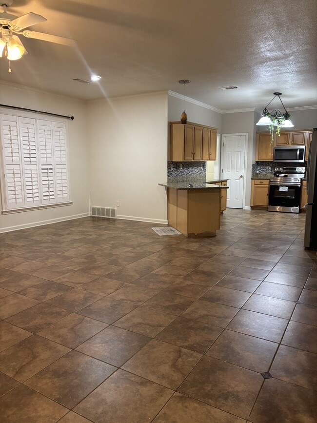 Building Photo - 203 Walnut Gardens Dr