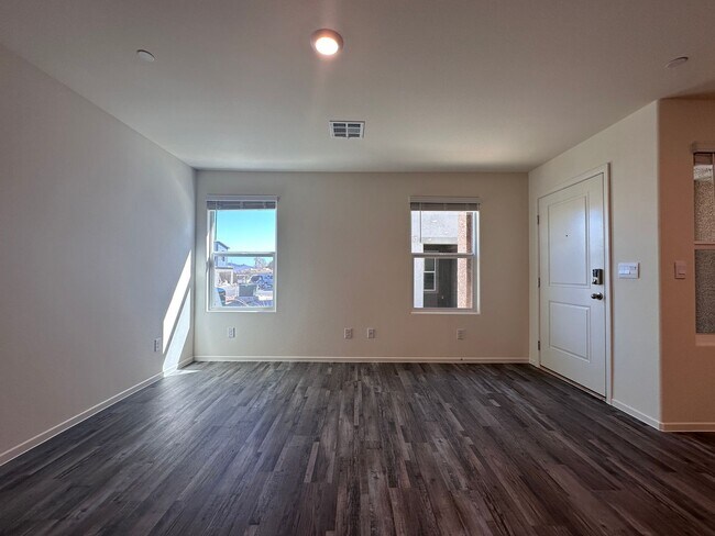 Building Photo - BRAND NEW 3 BEDROOM TOWNHOUSE W/LOFT