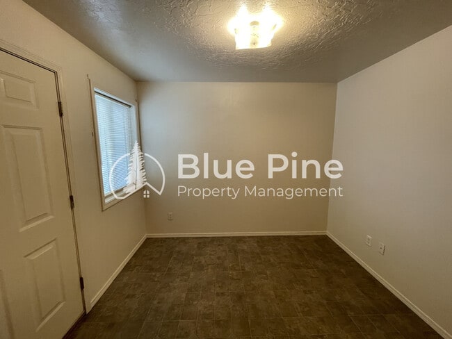 Building Photo - 345 S Byron Ave