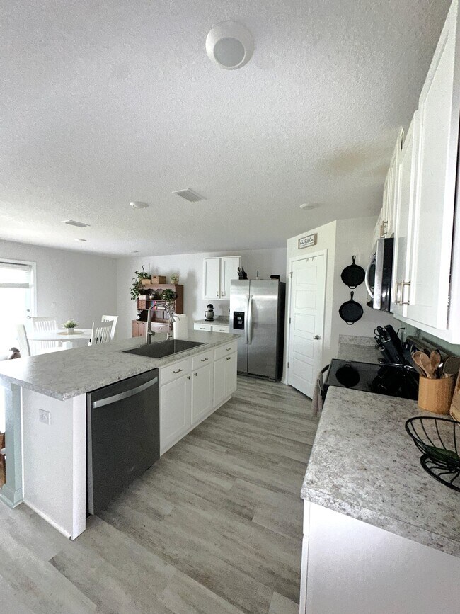 Building Photo - 5847 Belmont Stakes Rd