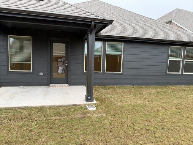 Building Photo - 716 Edgehurst Dr