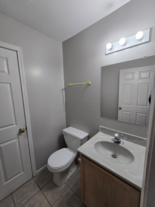 Building Photo - 106-108 Albany Dr.