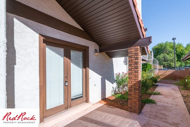 Building Photo - Spacious 5 Bedroom Home in A Quiet Communi...