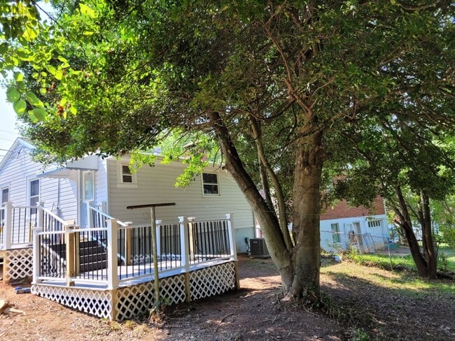 Building Photo - Beautiful Renovated Single Family Home!