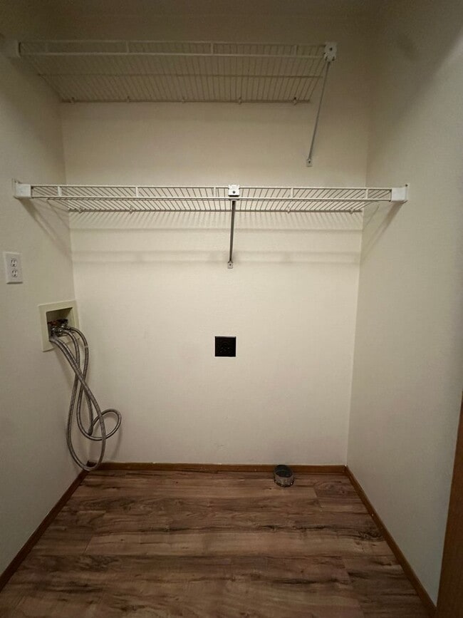 Building Photo - Three bedroom Westside home near OSU Cascades!