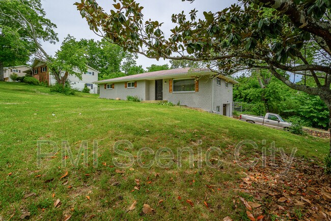 Building Photo - 1375 Orbit Dr