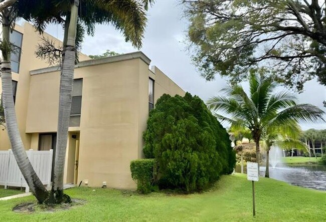 Building Photo - 2910 SW 87th Terrace
