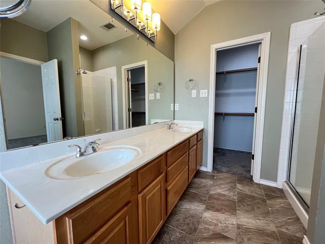 Building Photo - 7960 Glenway Dr