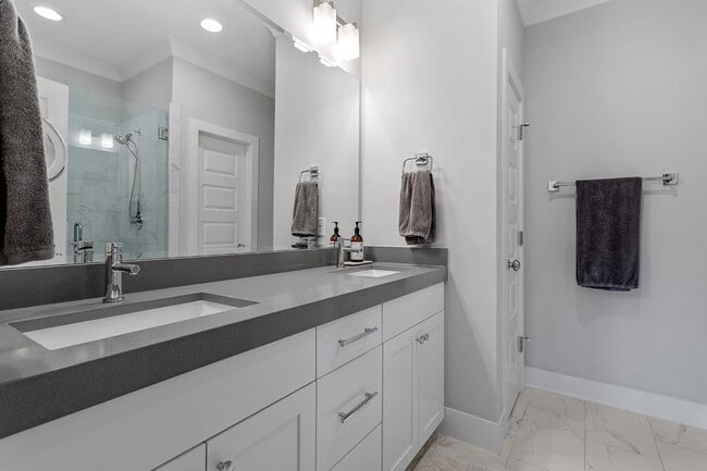 Building Photo - Stunning 3BD, 3.5BA Raleigh Townhome on a ...