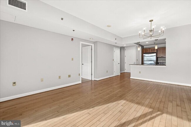 Building Photo - 5750 Bou Ave