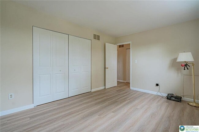 Building Photo - 5650 Greens Dr