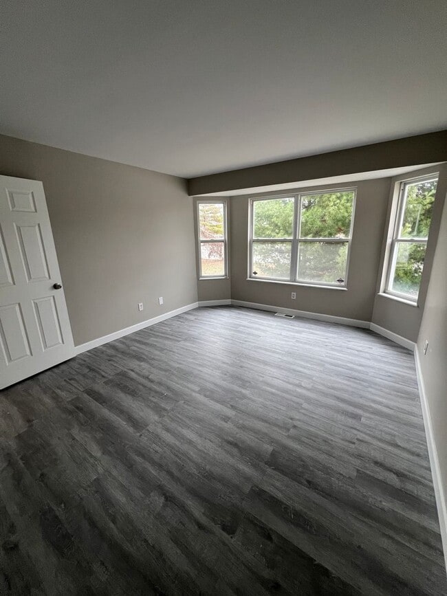 Building Photo - 716 Liberty Village Dr