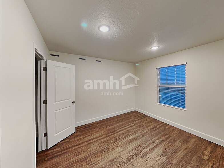 Building Photo - 6008 S Jordan Pkwy W