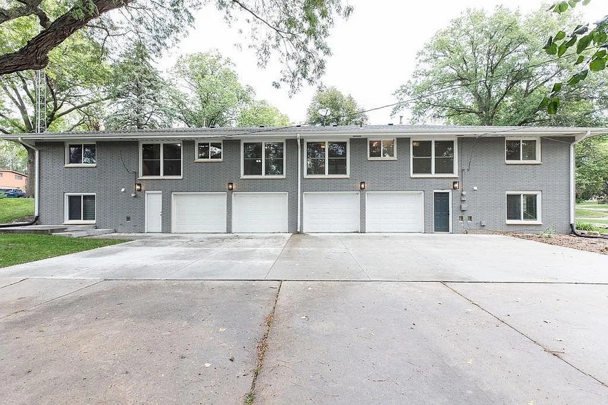 Building Photo - 2535 Saint Thomas Dr