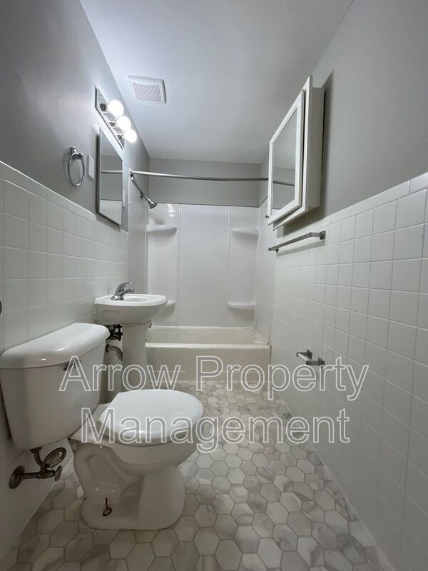 Building Photo - 1515 S 11th St