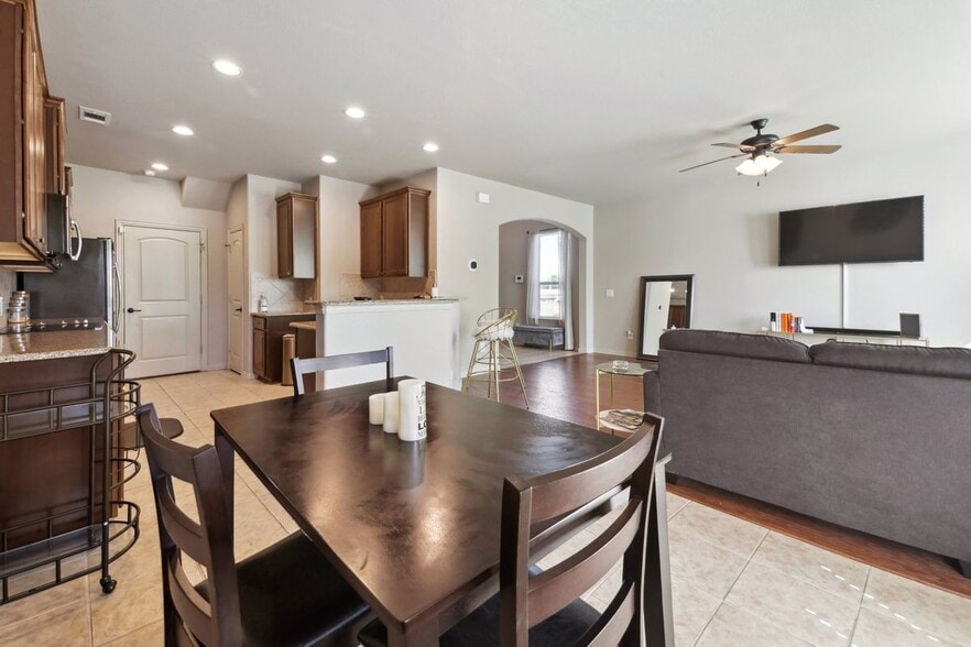 Building Photo - 875 Merino Drive