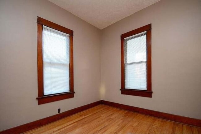 Building Photo - Beautiful 5 Bedroom Home!