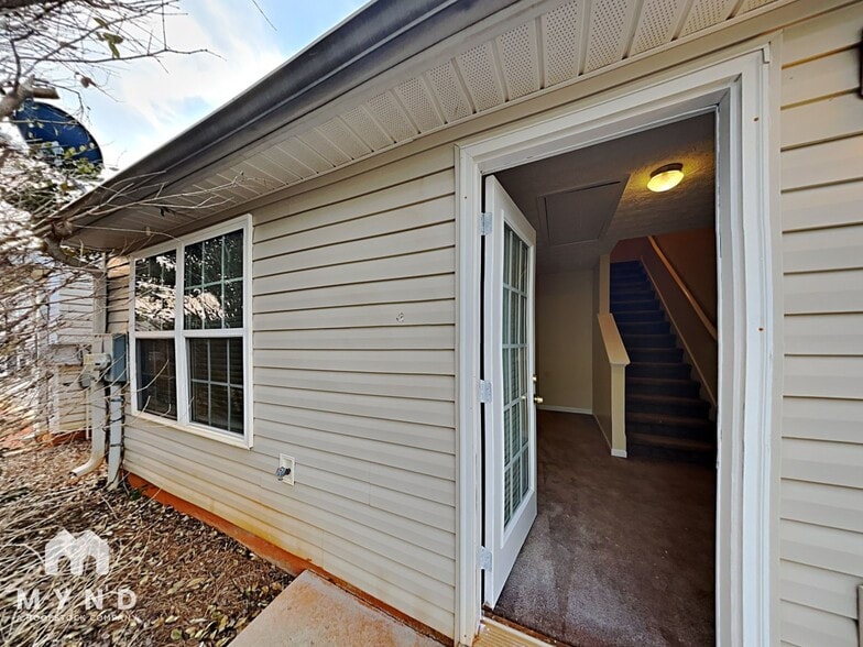 Building Photo - 161 Alton Cir