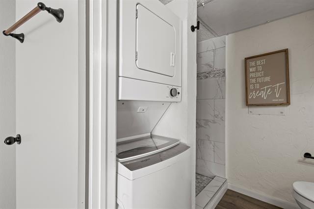 Building Photo - 2301 Balsam Dr