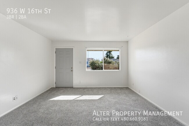 Building Photo - 936 W 16th St