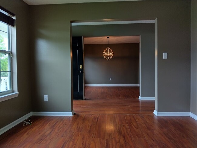Building Photo - 811 Rilee Dr