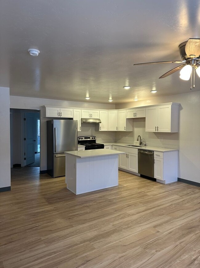 Building Photo - 8193 N Mohawk St